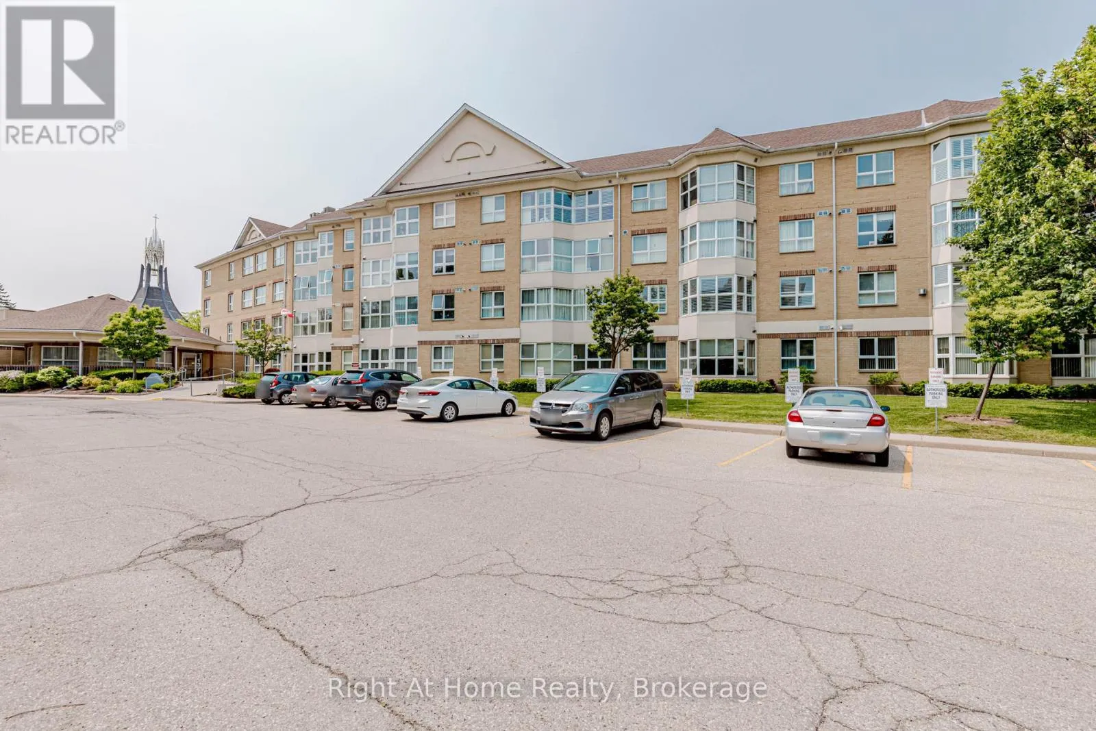 203 - 137 MARTIN STREET, #203