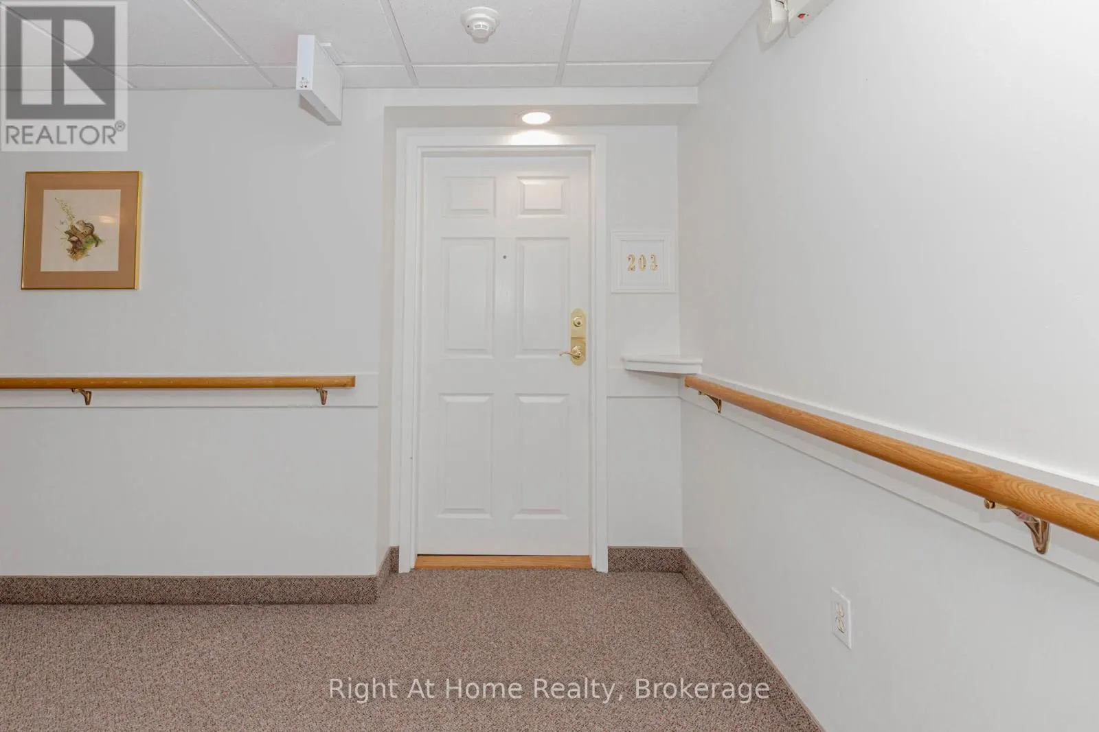 203 - 137 MARTIN STREET, #203