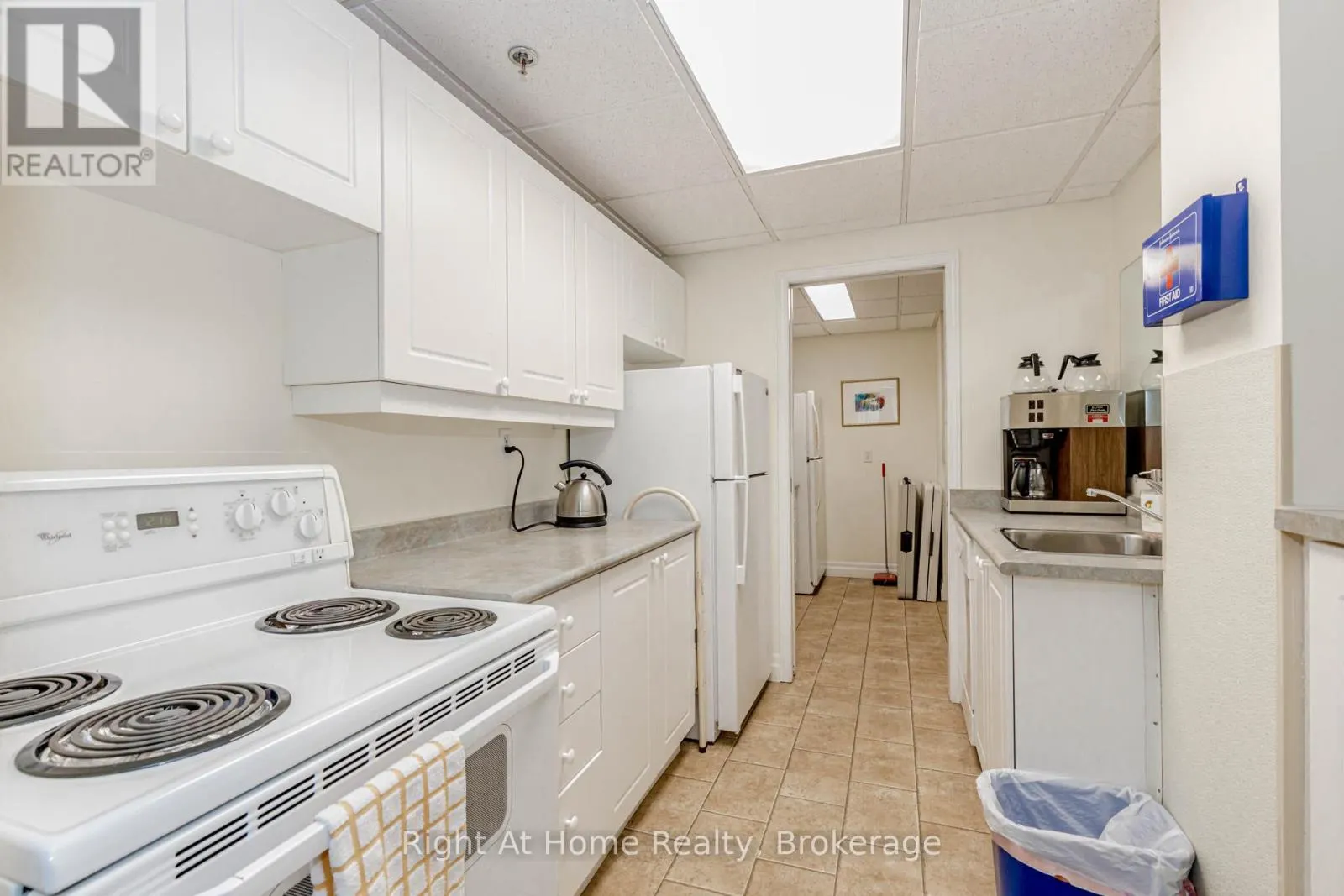 203 - 137 MARTIN STREET, #203