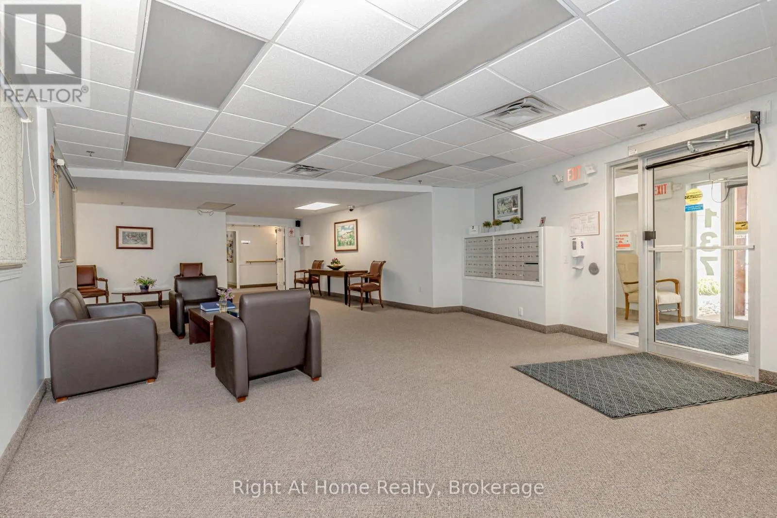 203 - 137 MARTIN STREET, #203