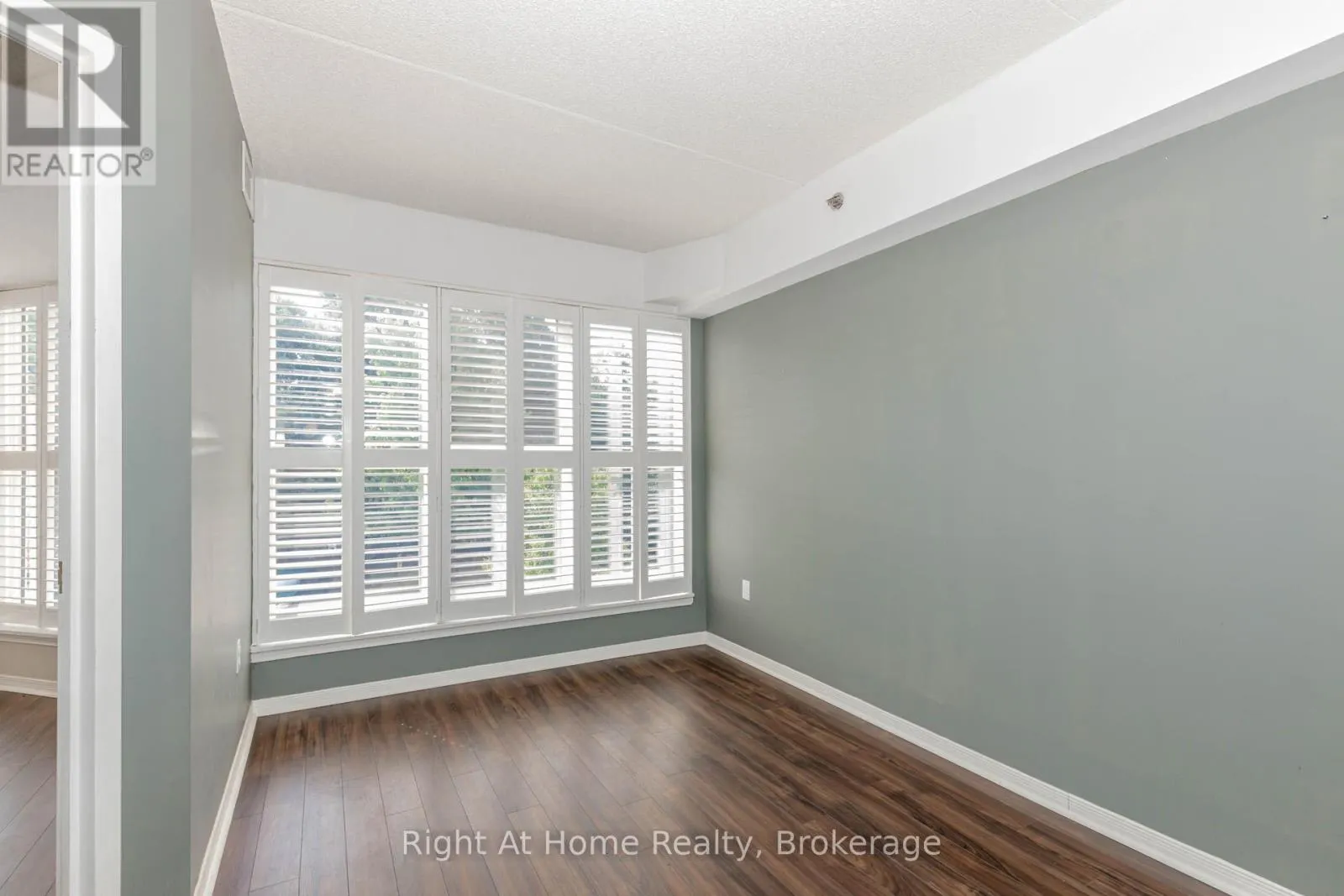 203 - 137 MARTIN STREET, #203