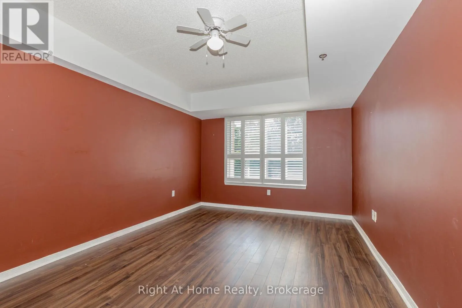 203 - 137 MARTIN STREET, #203