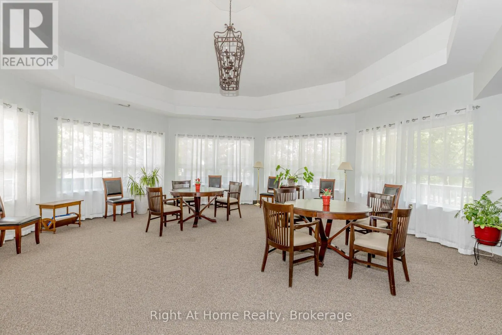 203 - 137 MARTIN STREET, #203