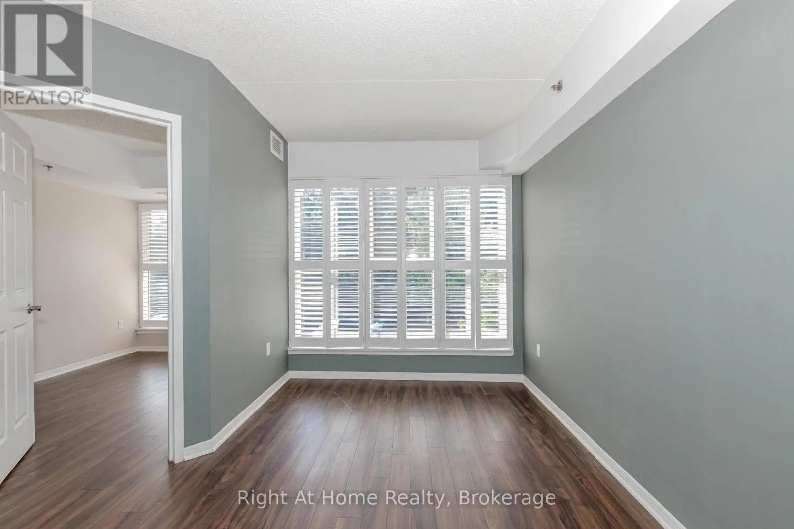 203 - 137 MARTIN STREET, #203