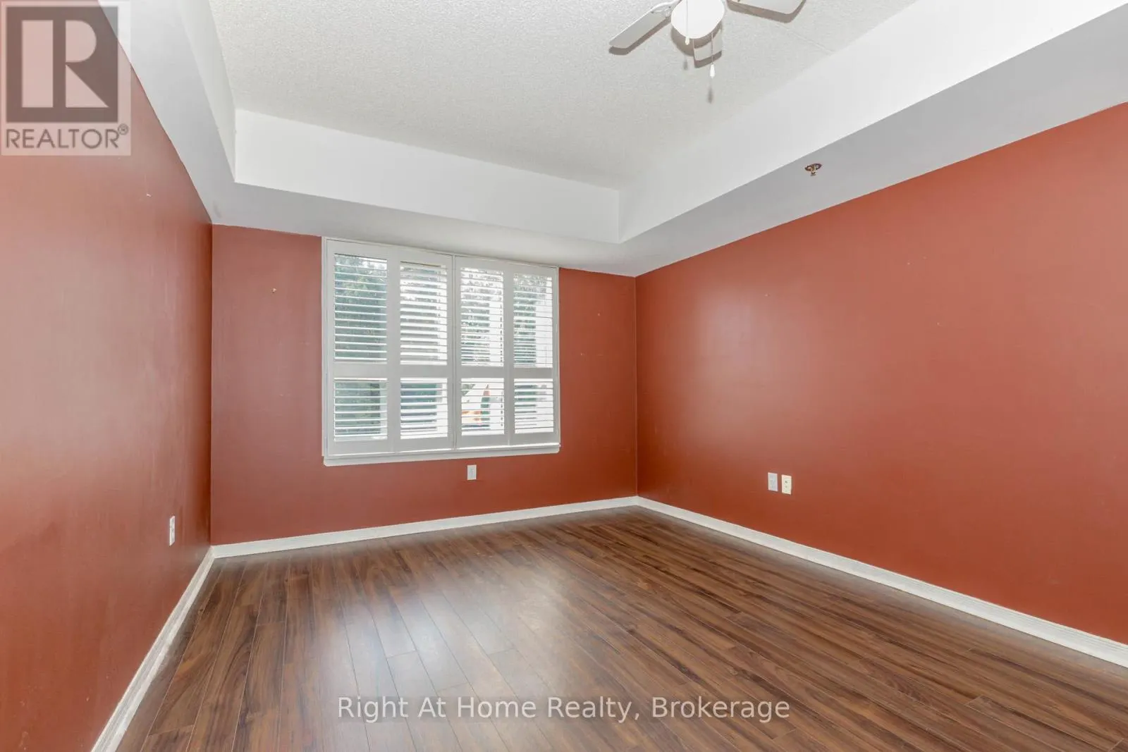 203 - 137 MARTIN STREET, #203
