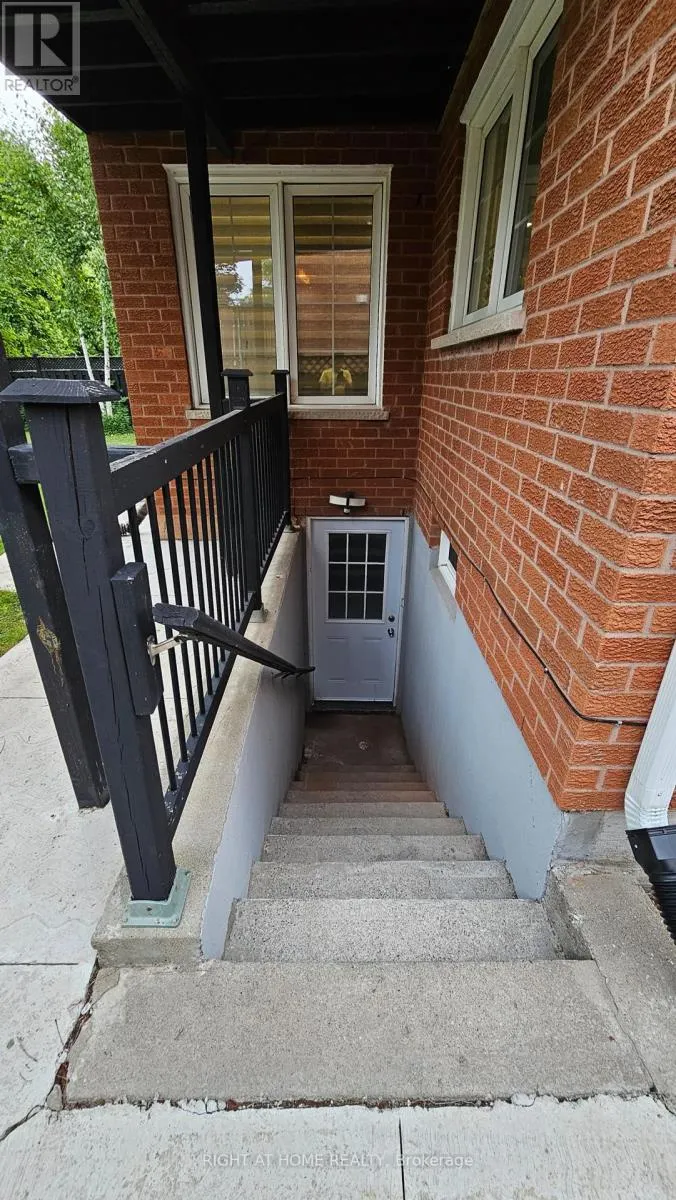 LOWER - 387 GLENASHTON DRIVE