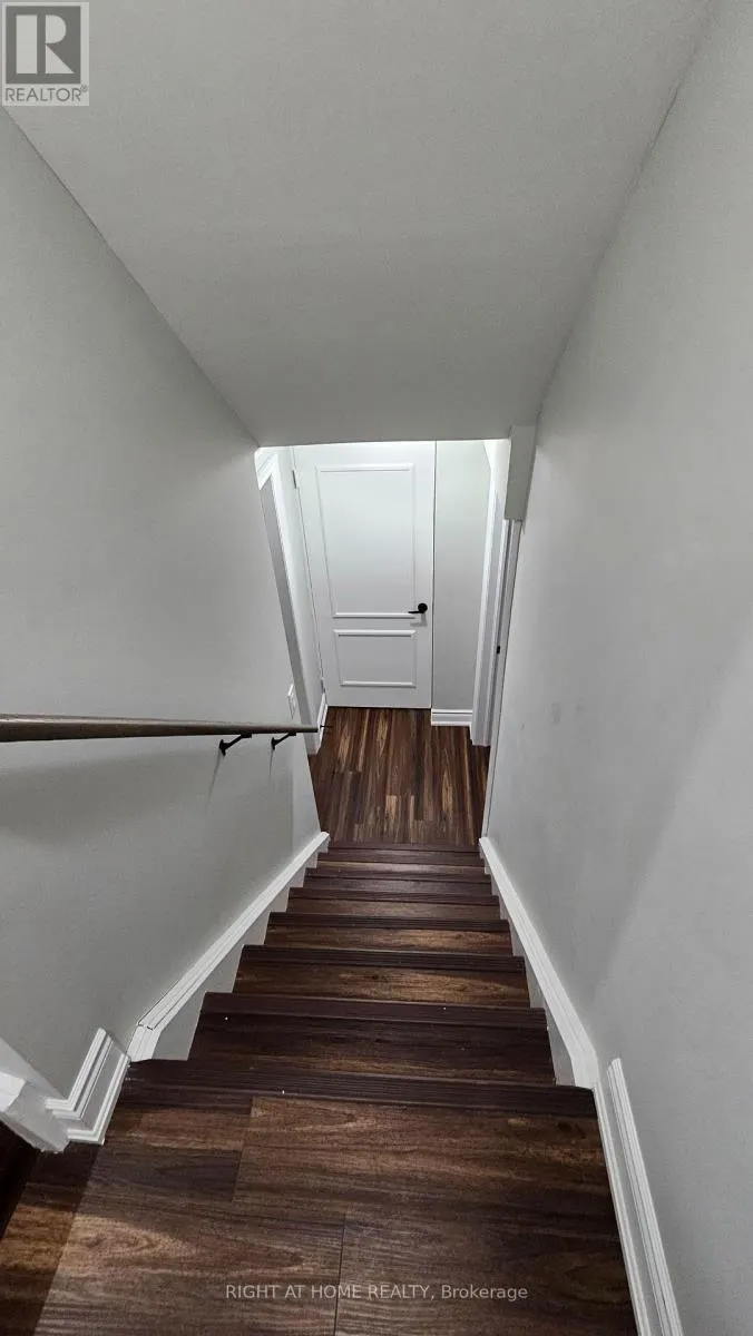 LOWER - 387 GLENASHTON DRIVE