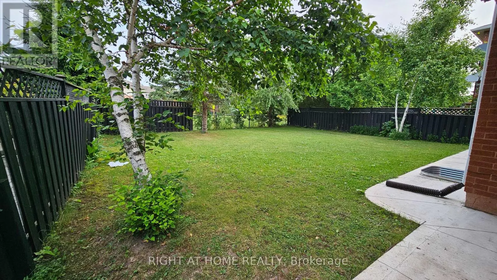 LOWER - 387 GLENASHTON DRIVE
