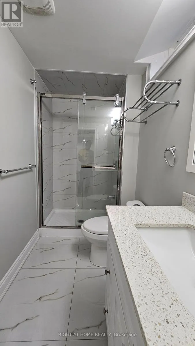 LOWER - 387 GLENASHTON DRIVE