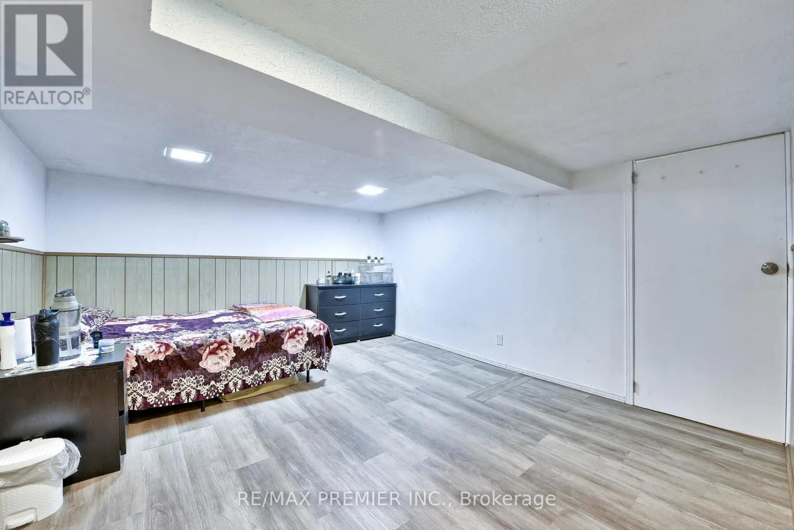 1 EDGEBROOK DRIVE