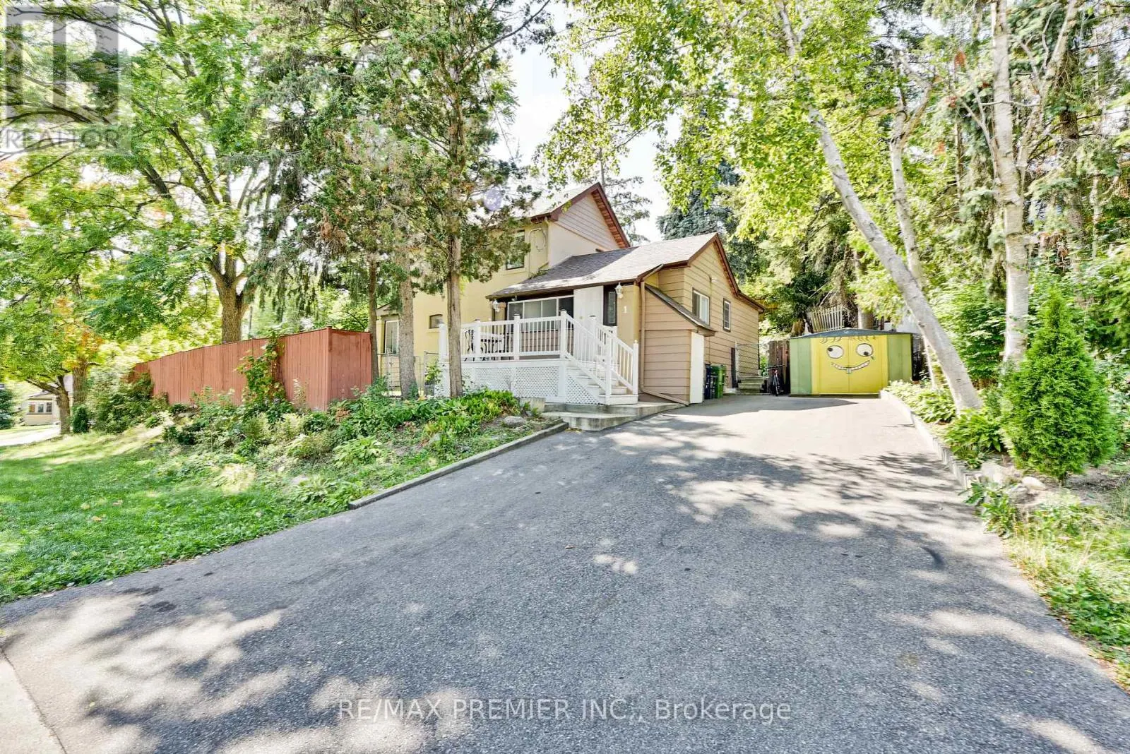 1 EDGEBROOK DRIVE