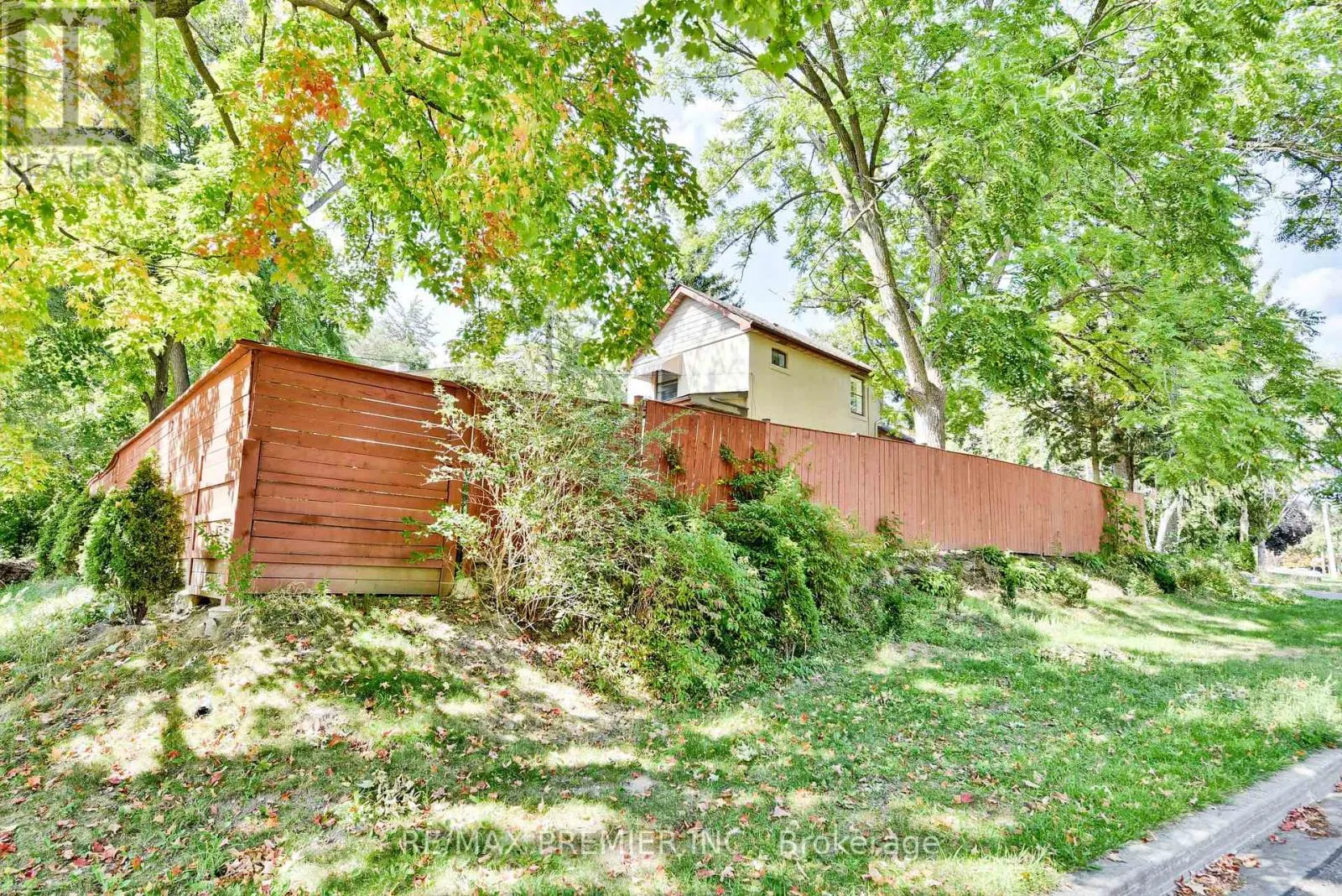 1 EDGEBROOK DRIVE