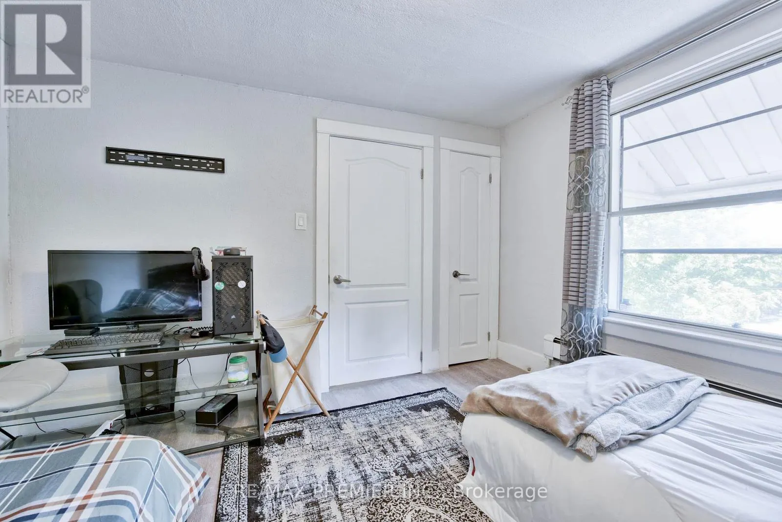 1 EDGEBROOK DRIVE