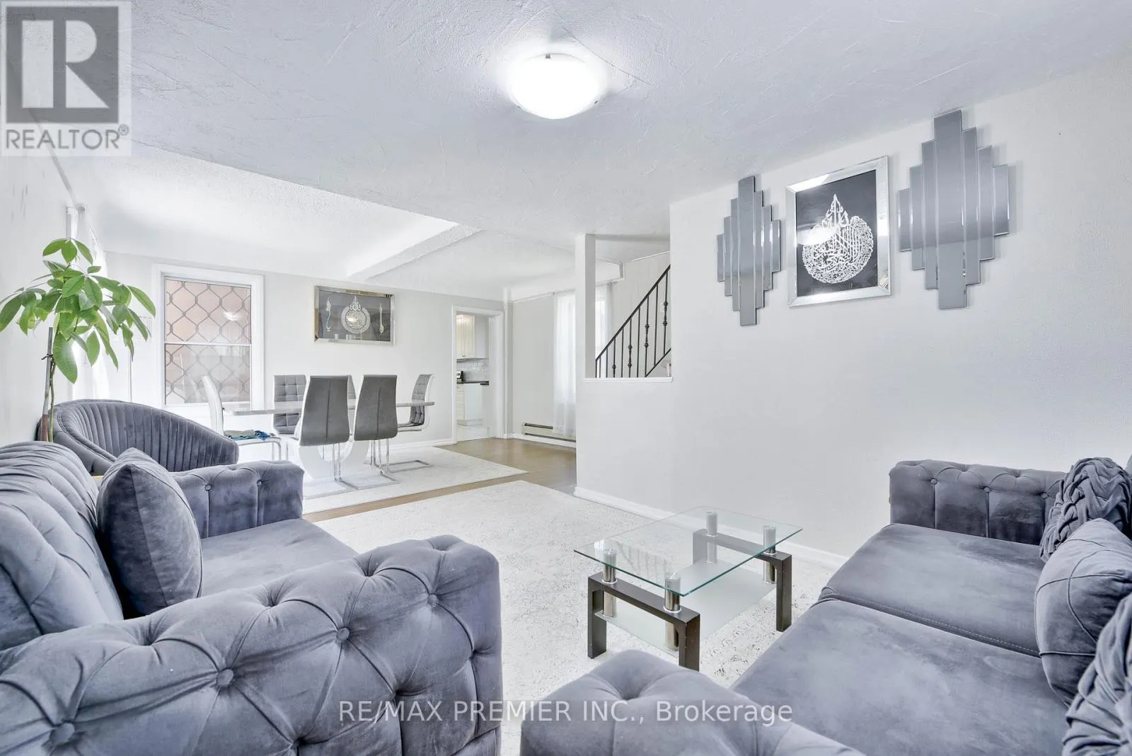1 EDGEBROOK DRIVE