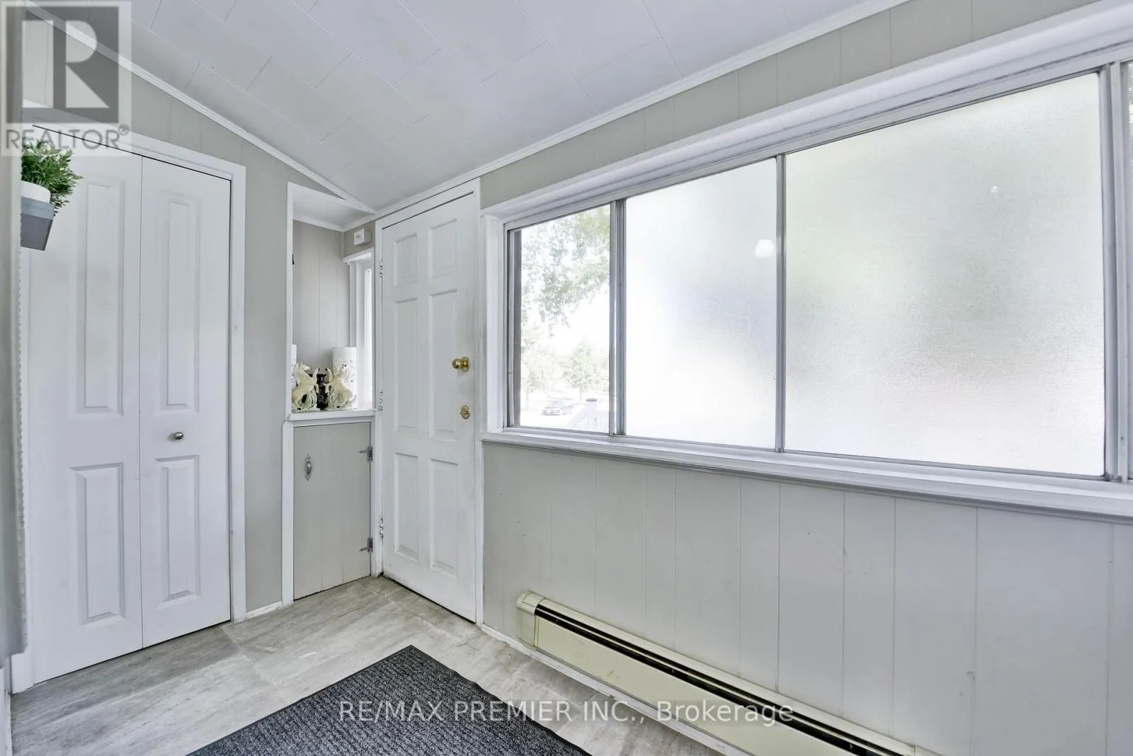 1 EDGEBROOK DRIVE