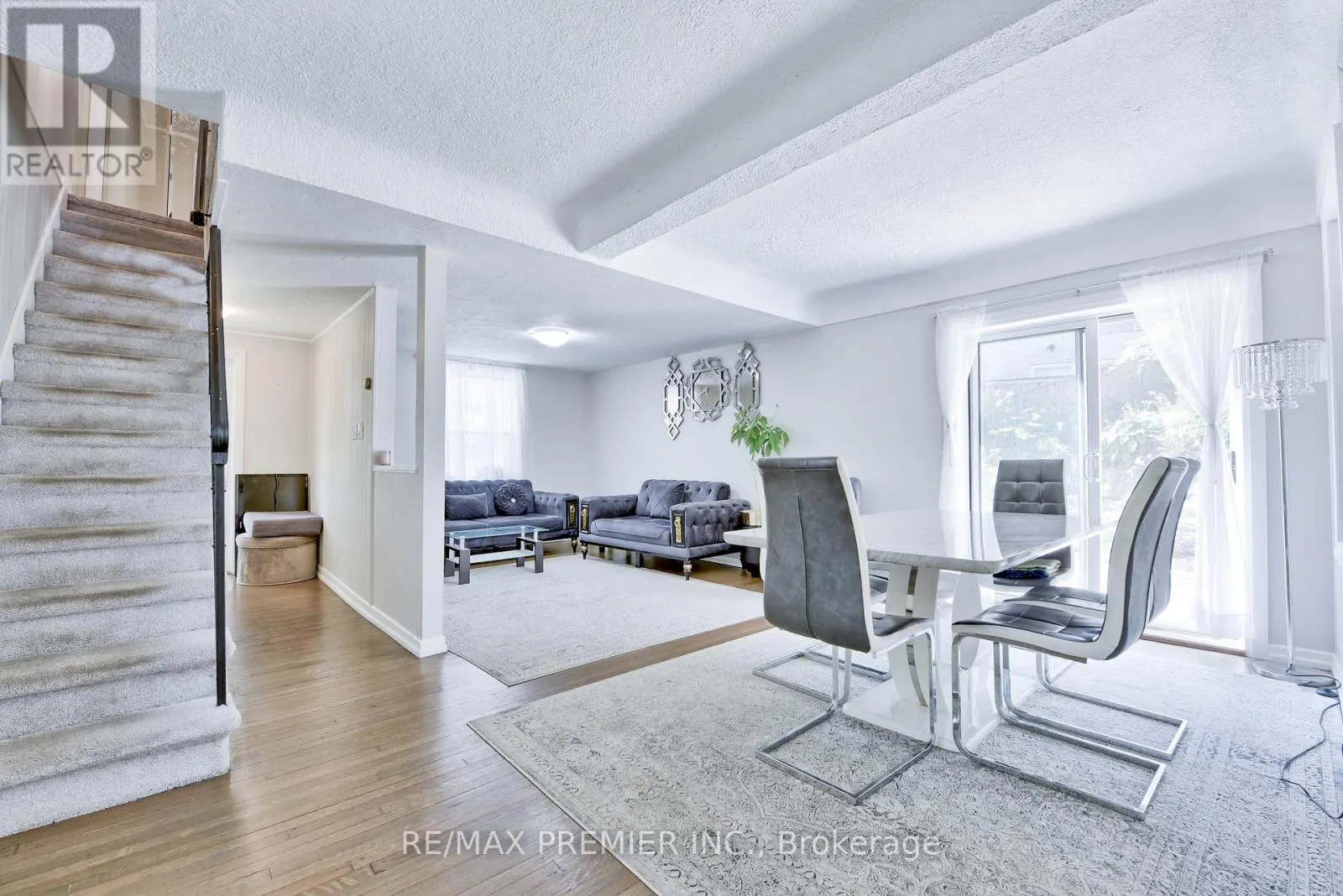 1 EDGEBROOK DRIVE