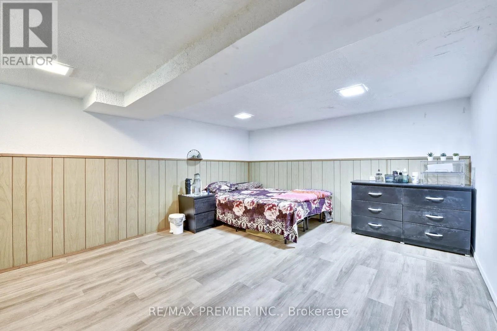 1 EDGEBROOK DRIVE
