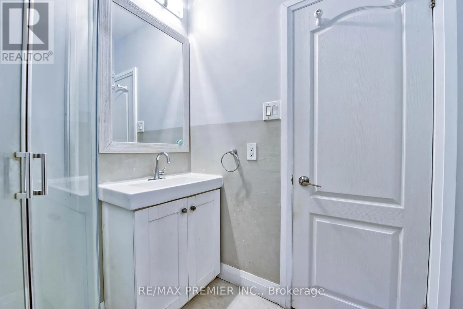 1 EDGEBROOK DRIVE