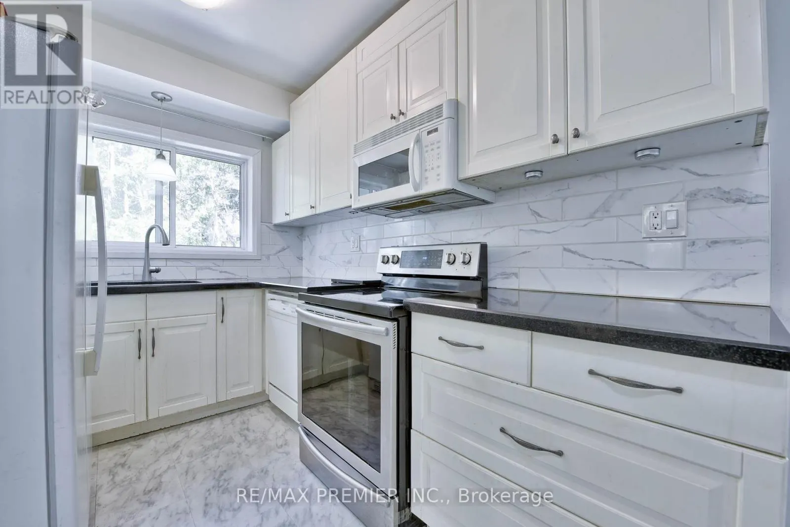 1 EDGEBROOK DRIVE