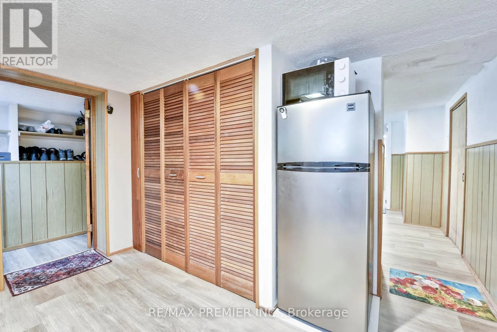 1 EDGEBROOK DRIVE