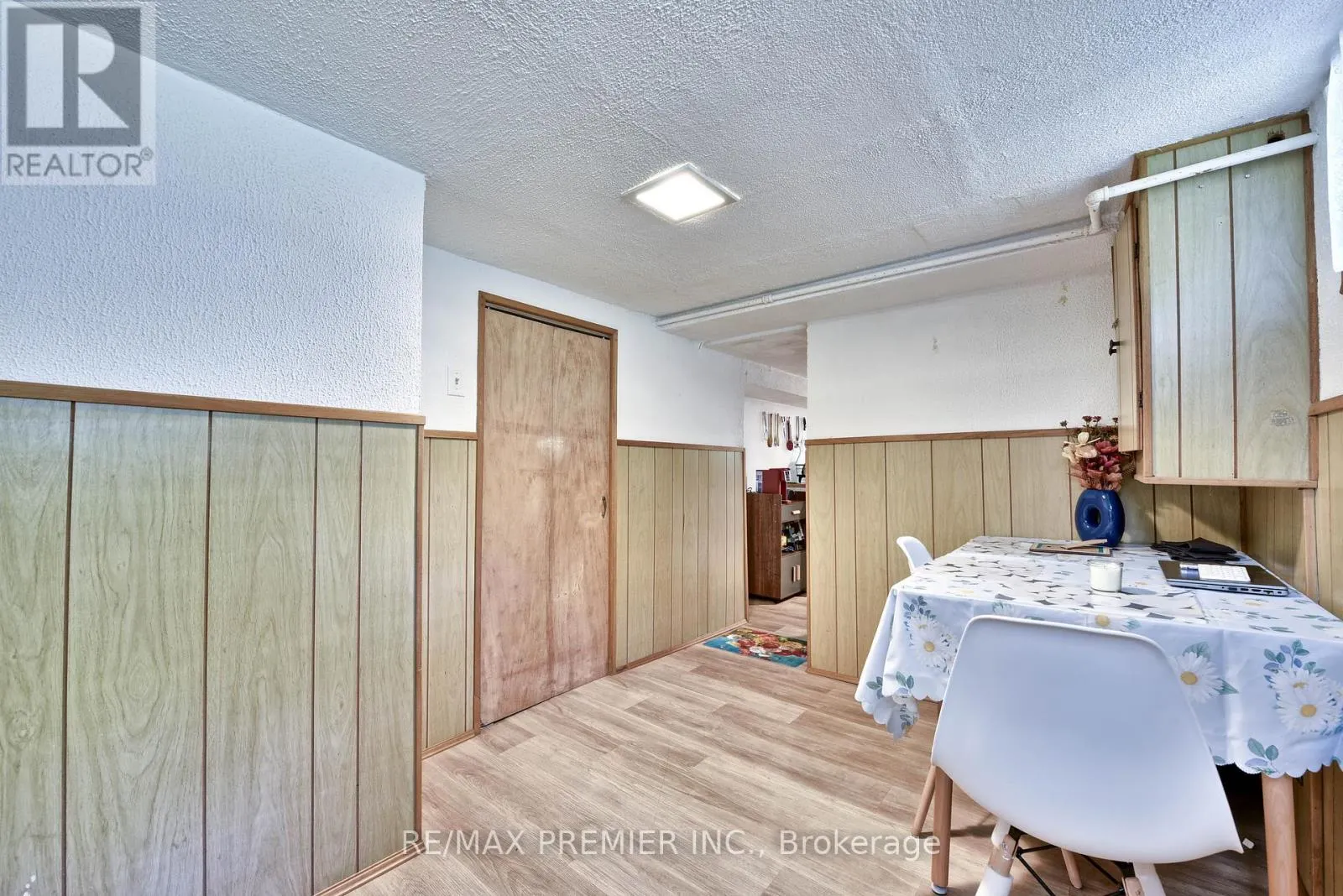 1 EDGEBROOK DRIVE