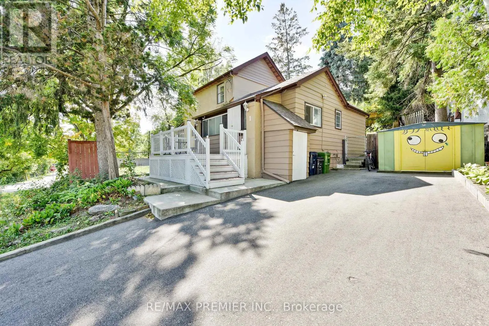1 EDGEBROOK DRIVE