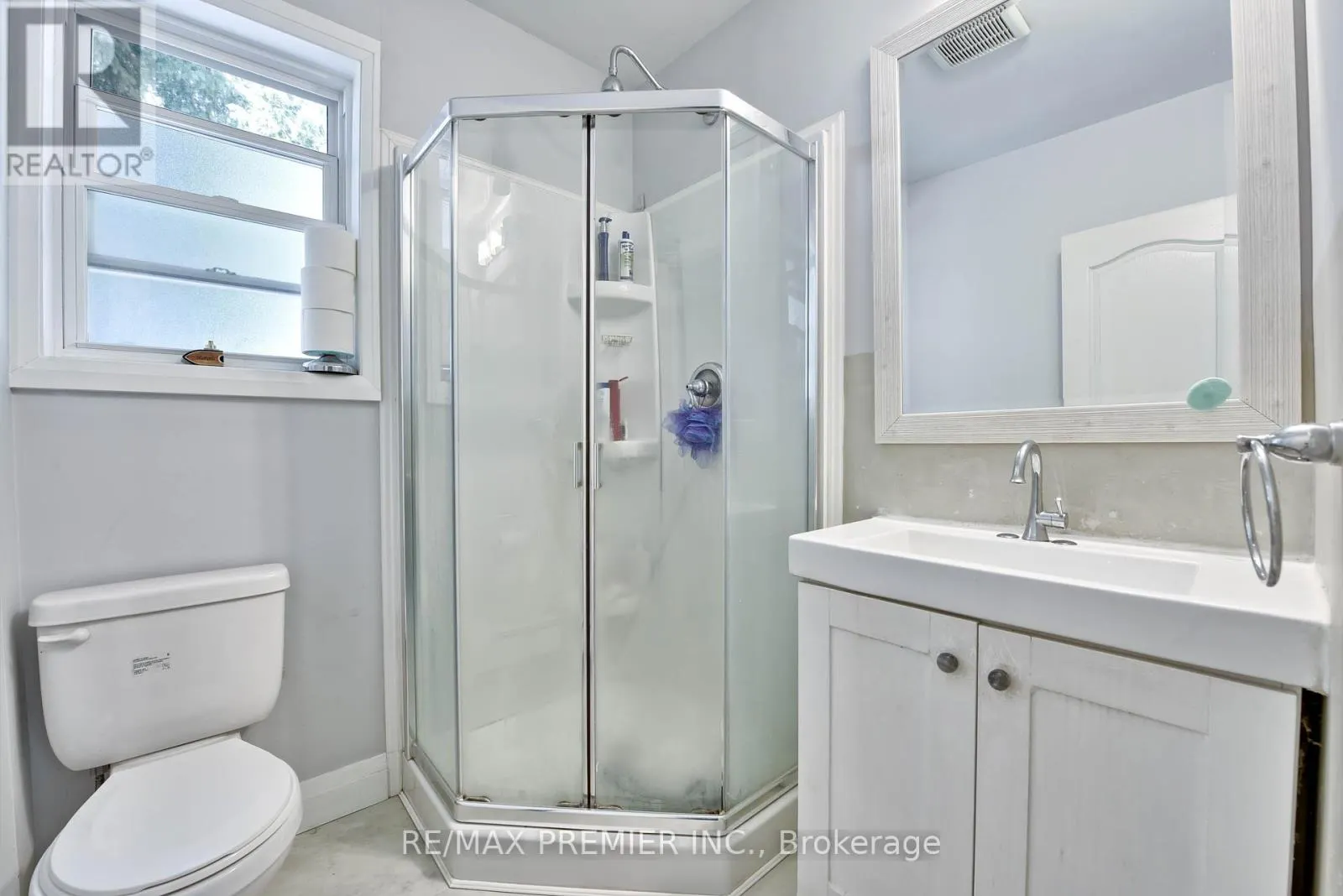 1 EDGEBROOK DRIVE