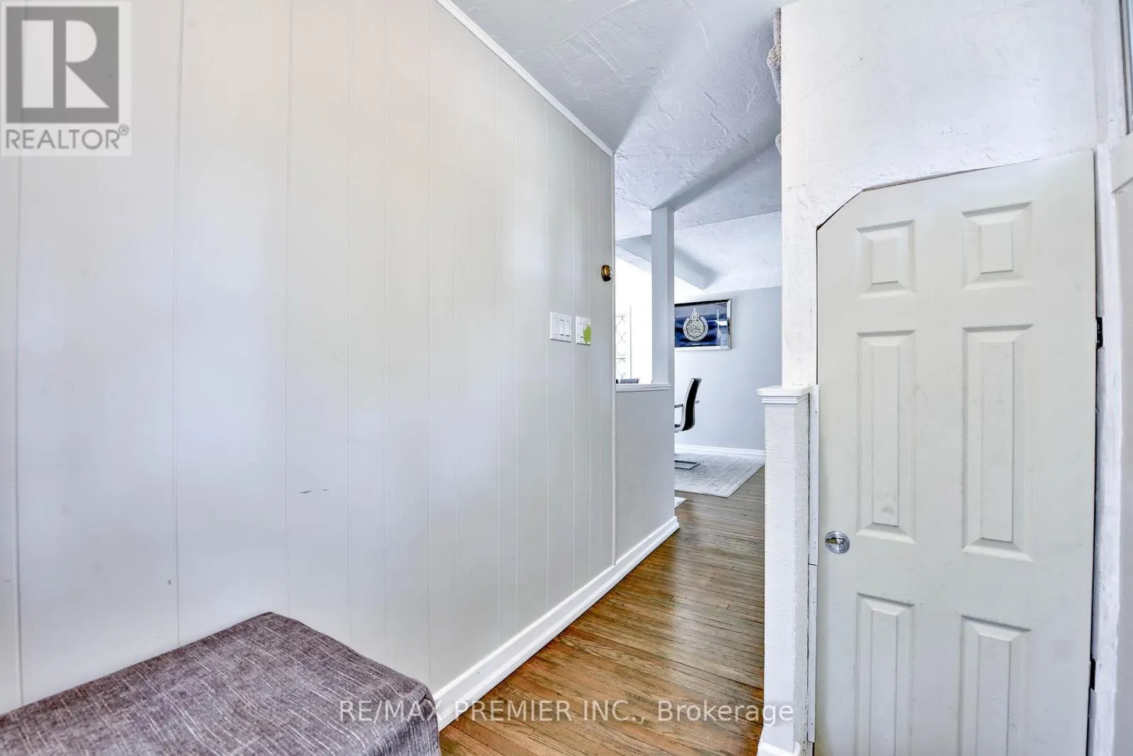 1 EDGEBROOK DRIVE