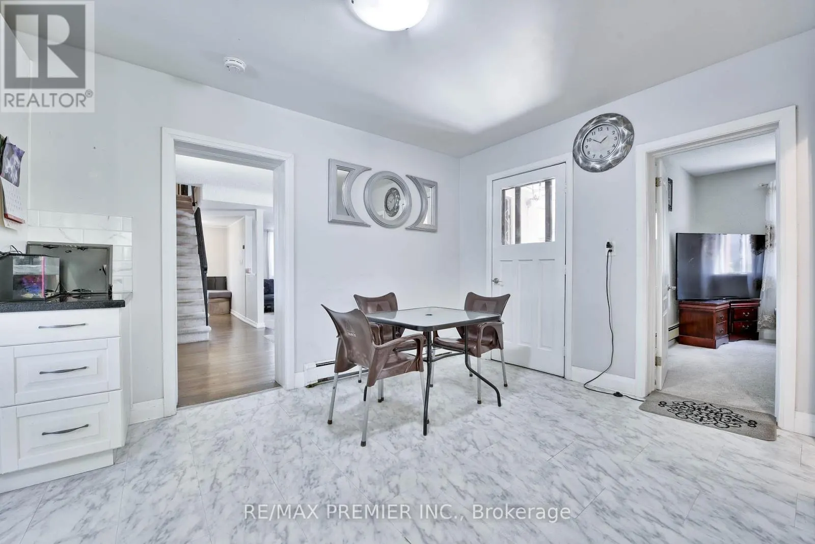 1 EDGEBROOK DRIVE
