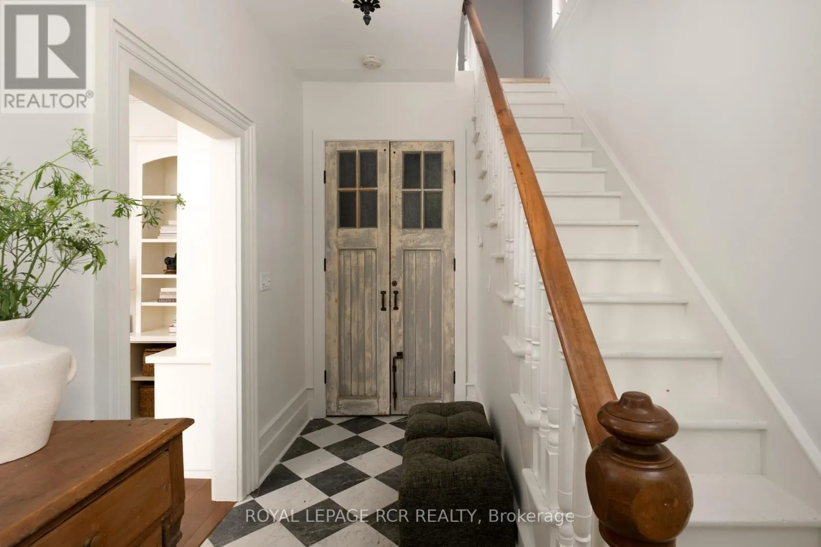 12 BYTHIA STREET