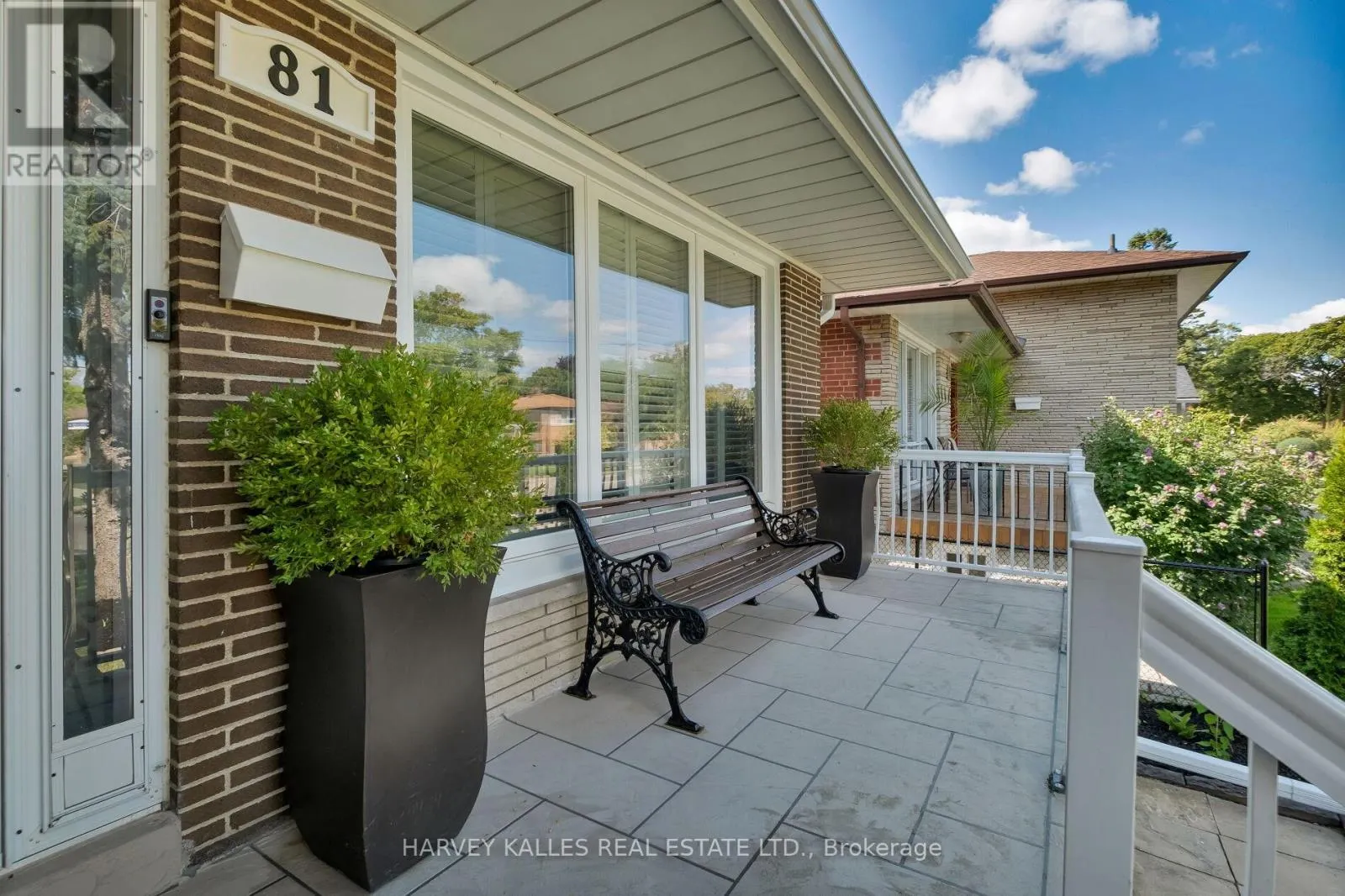 81 SUMMITCREST DRIVE