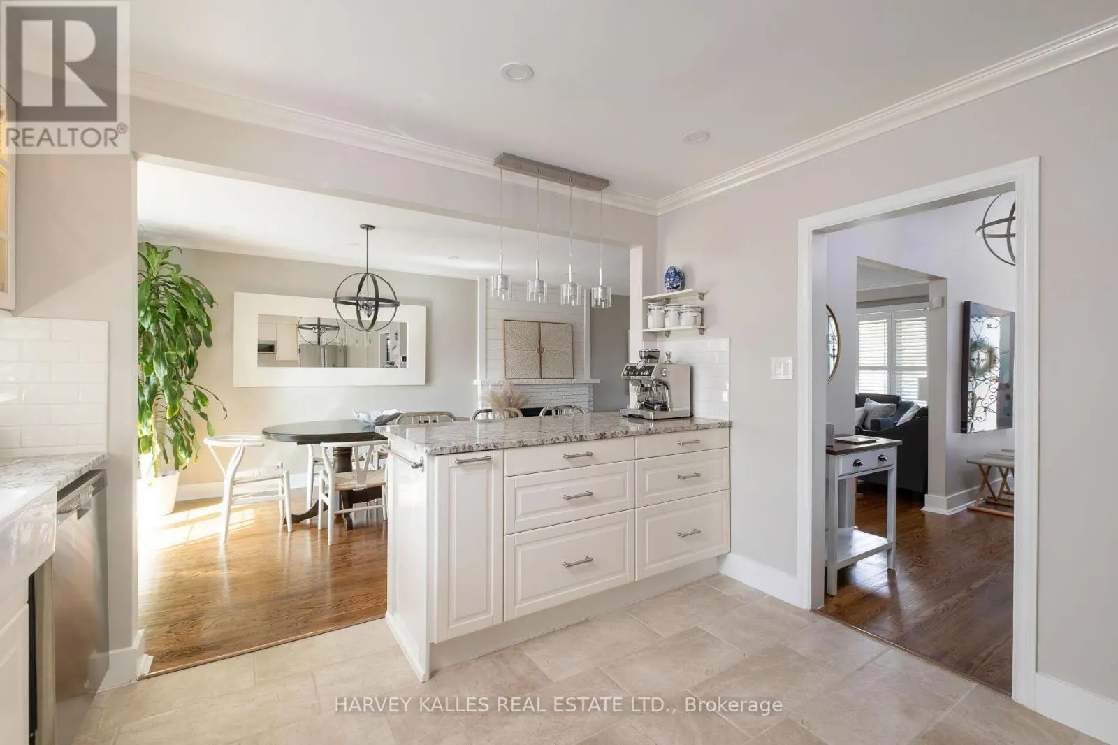 81 SUMMITCREST DRIVE