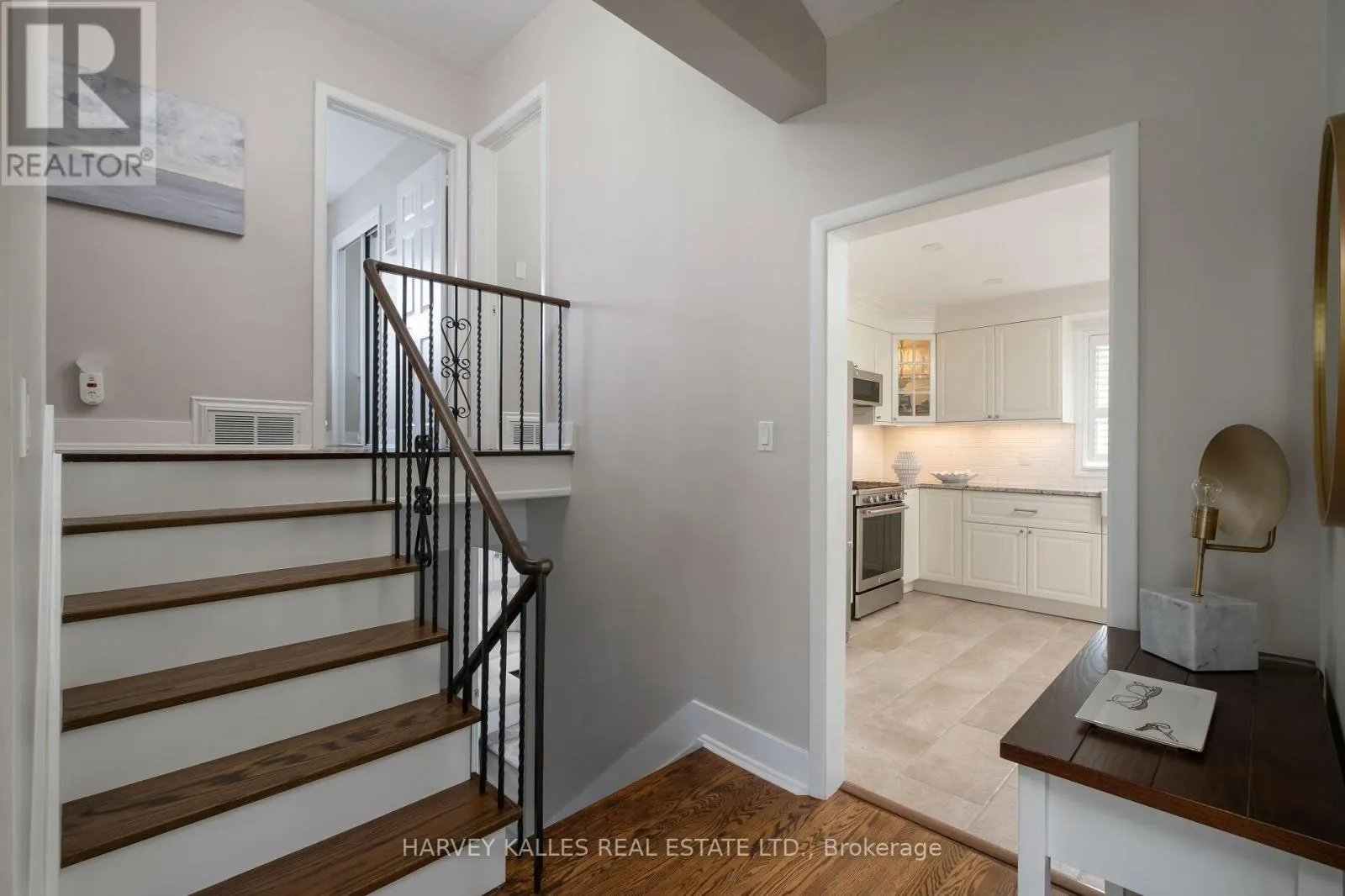 81 SUMMITCREST DRIVE