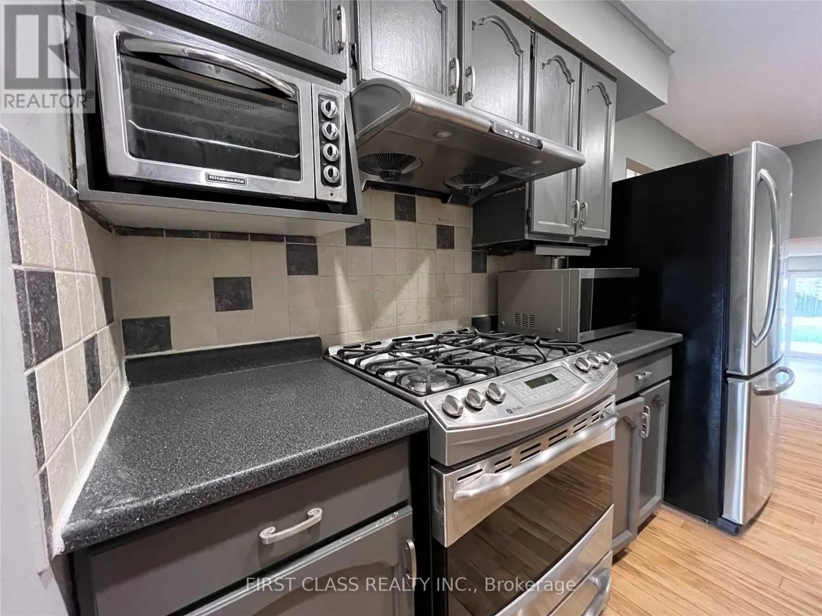 WHOLEUPPER - 2571 PALISANDER AVENUE