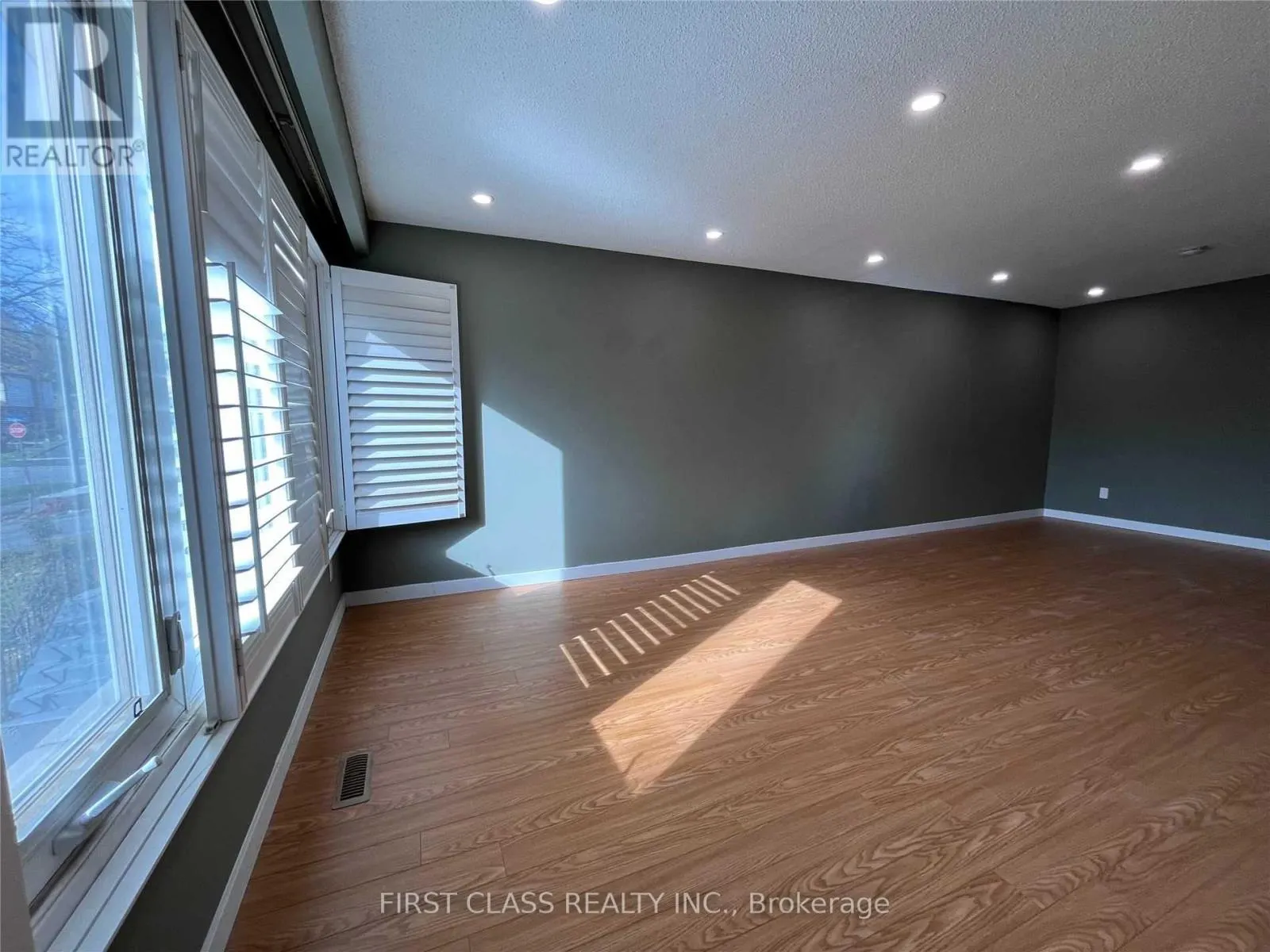 WHOLEUPPER - 2571 PALISANDER AVENUE