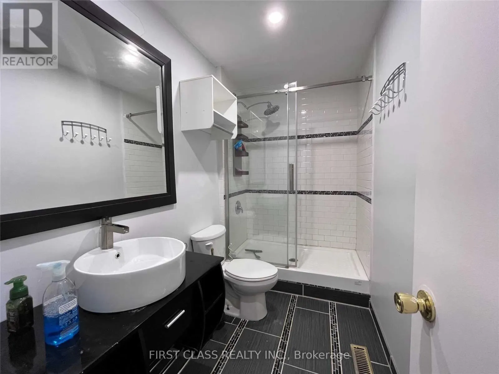 WHOLEUPPER - 2571 PALISANDER AVENUE