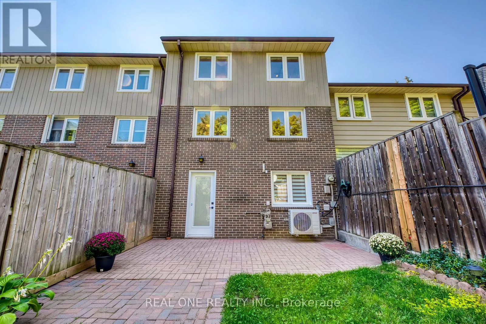 3291 FIELDGATE DRIVE