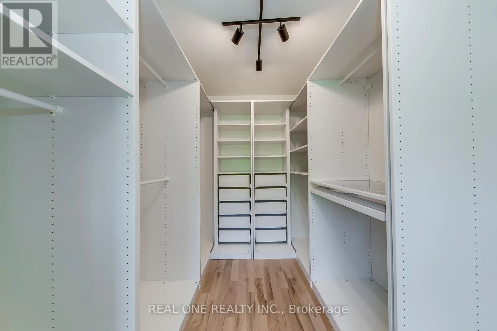 3291 FIELDGATE DRIVE