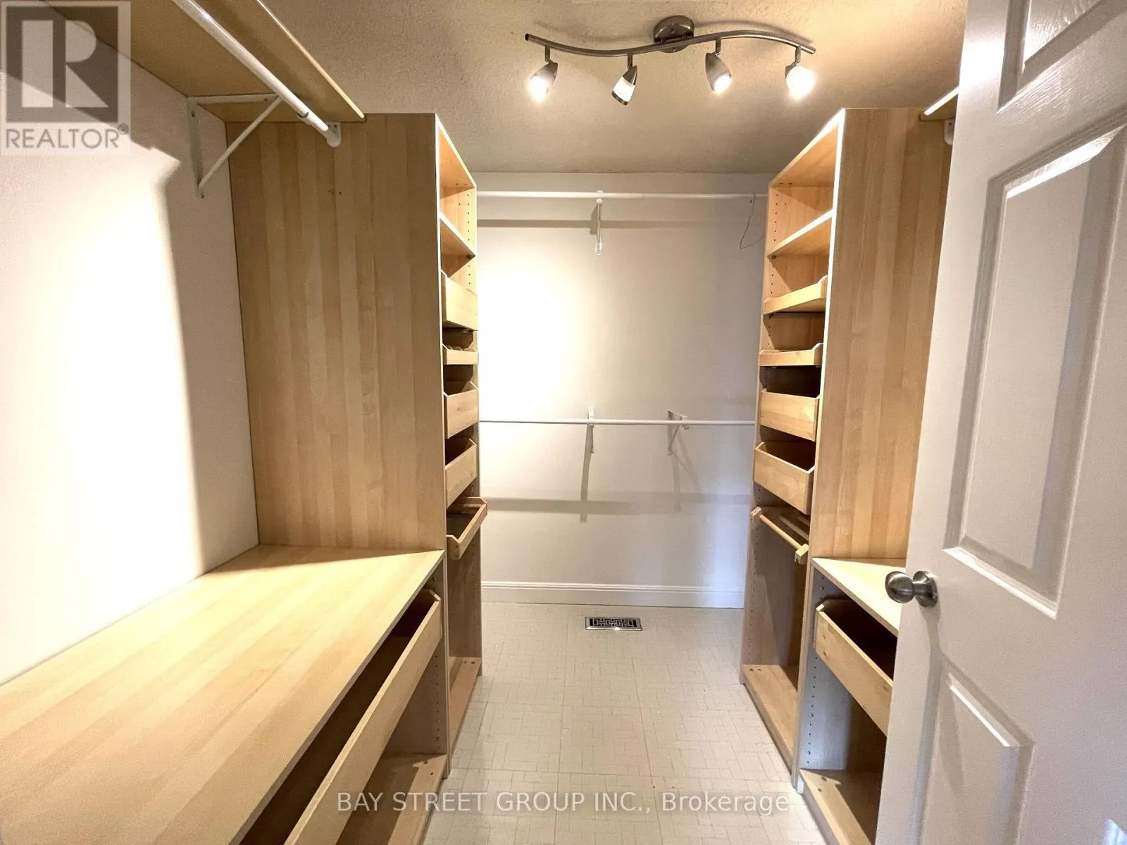 1412 PEERLESS COURT
