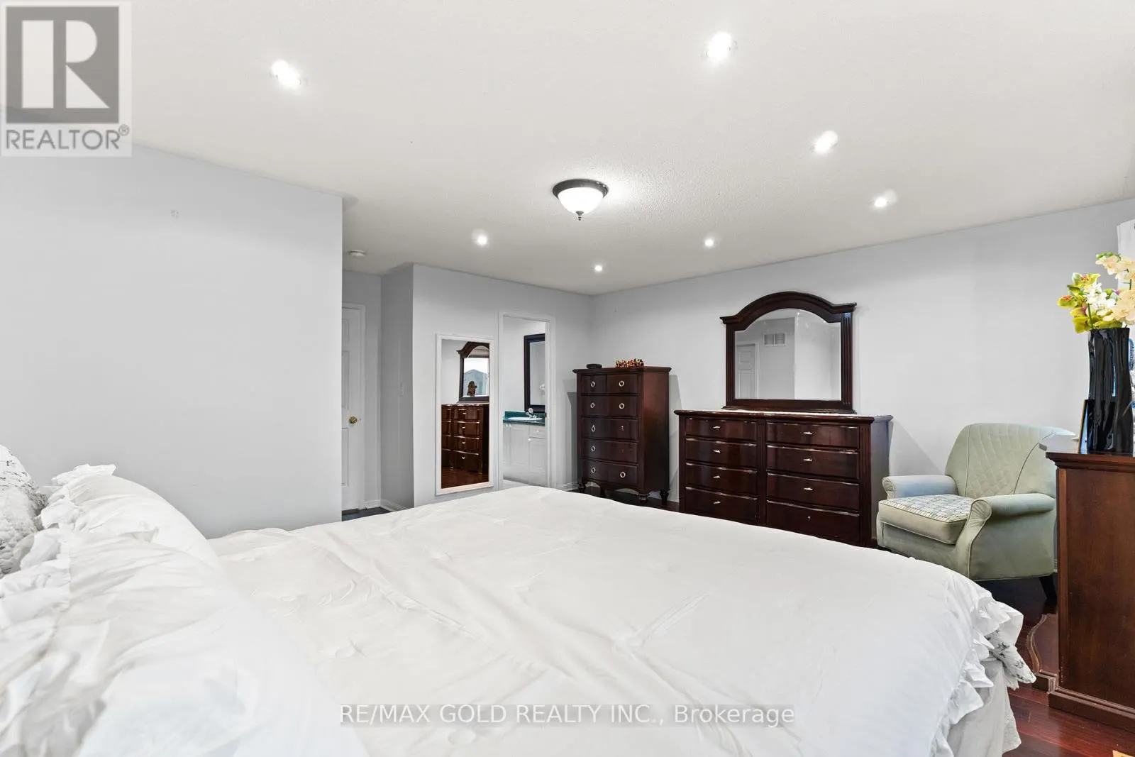 83 MOUNT RANIER CRESCENT