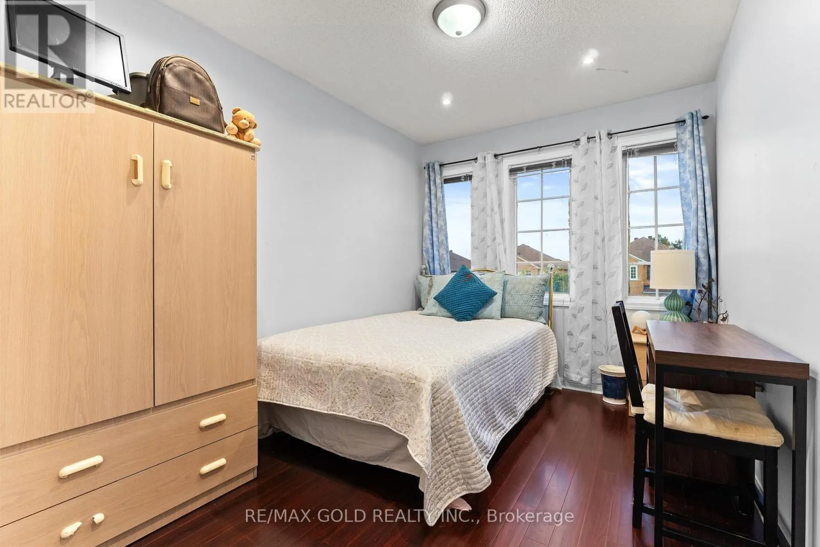 83 MOUNT RANIER CRESCENT