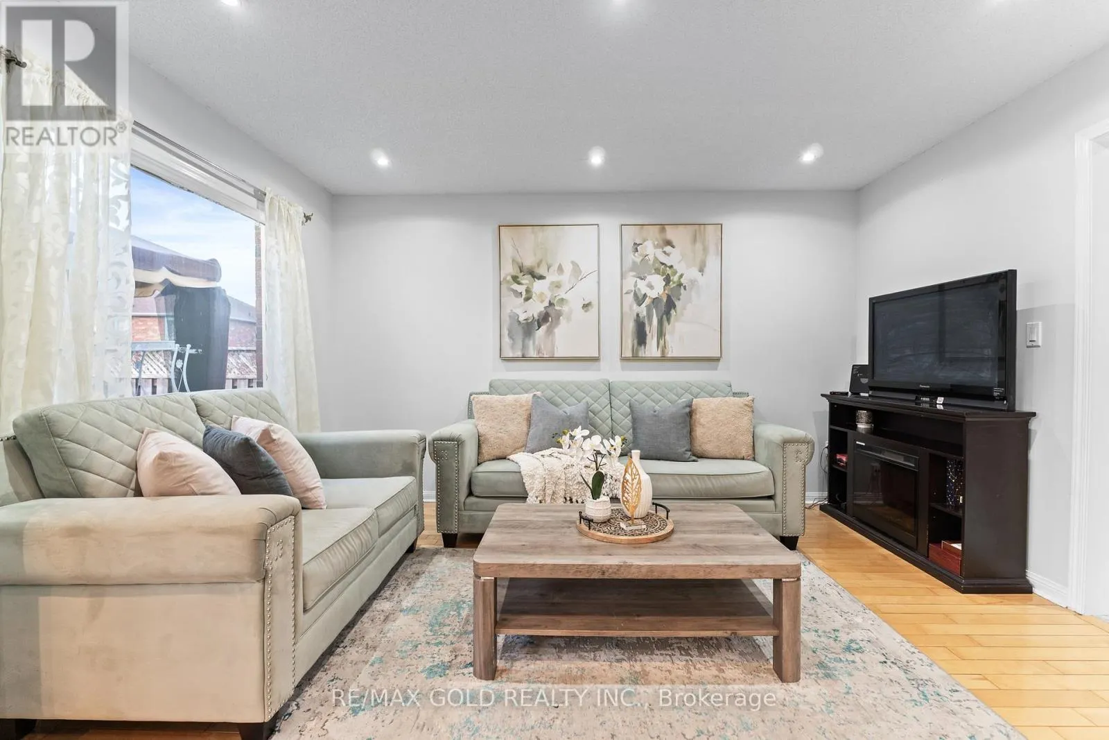 83 MOUNT RANIER CRESCENT