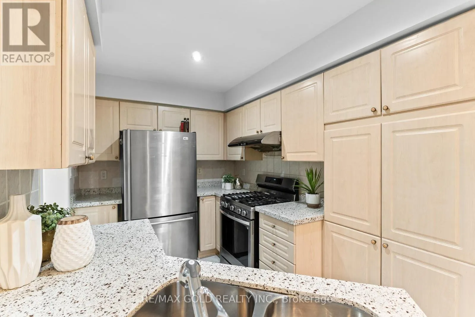 83 MOUNT RANIER CRESCENT