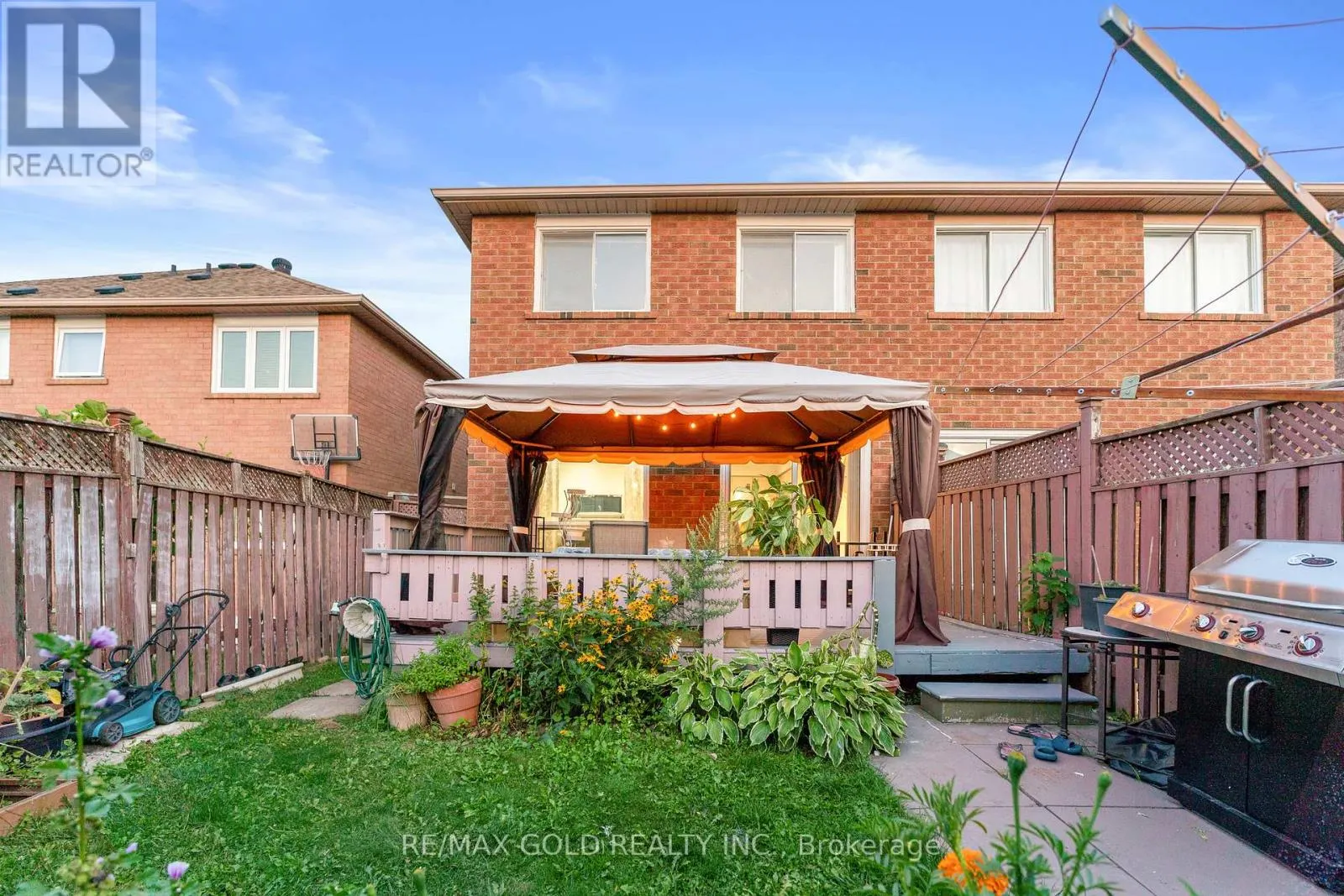 83 MOUNT RANIER CRESCENT