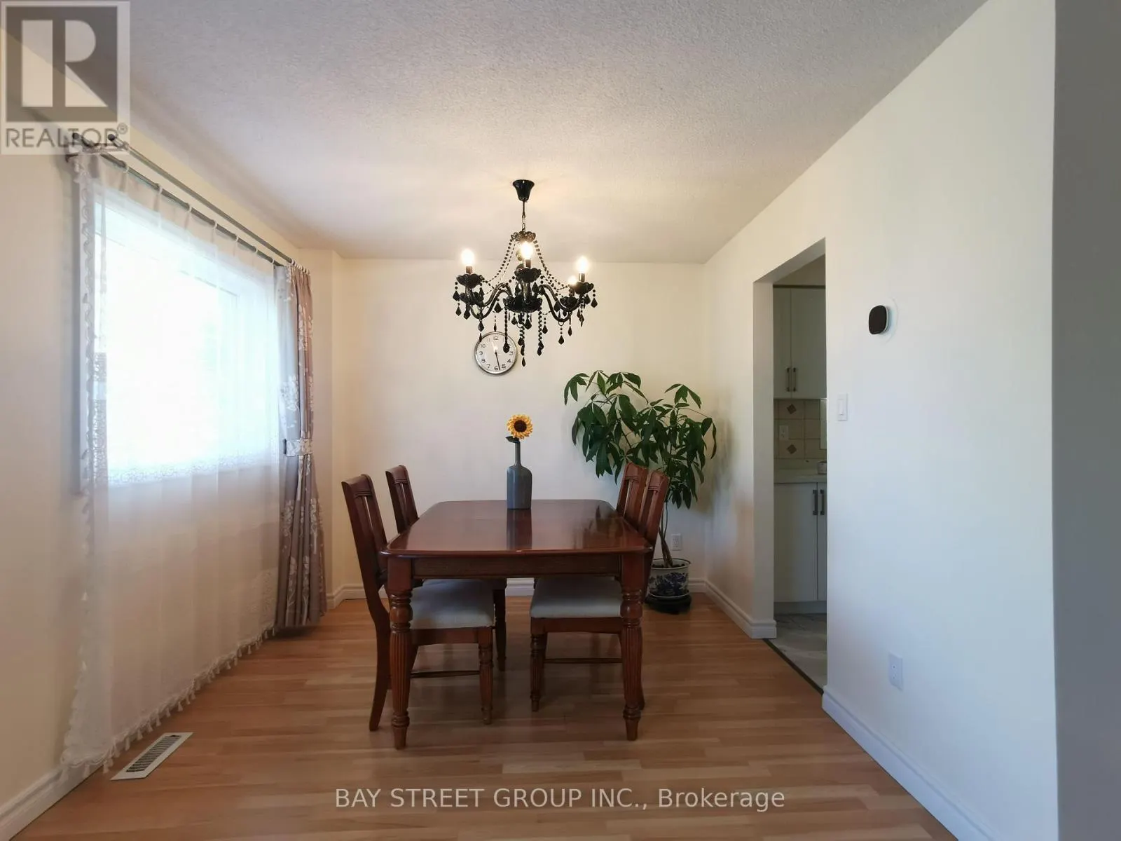 77 TOBA CRESCENT