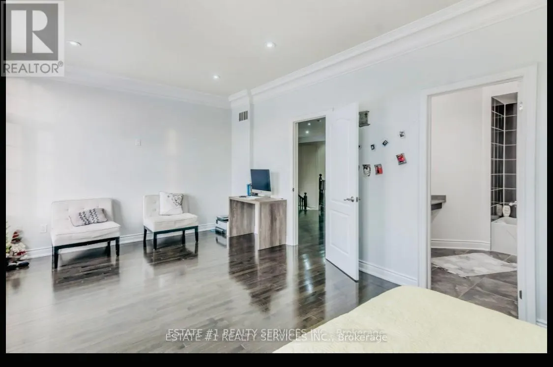 4 AGINCOURT CIRCLE