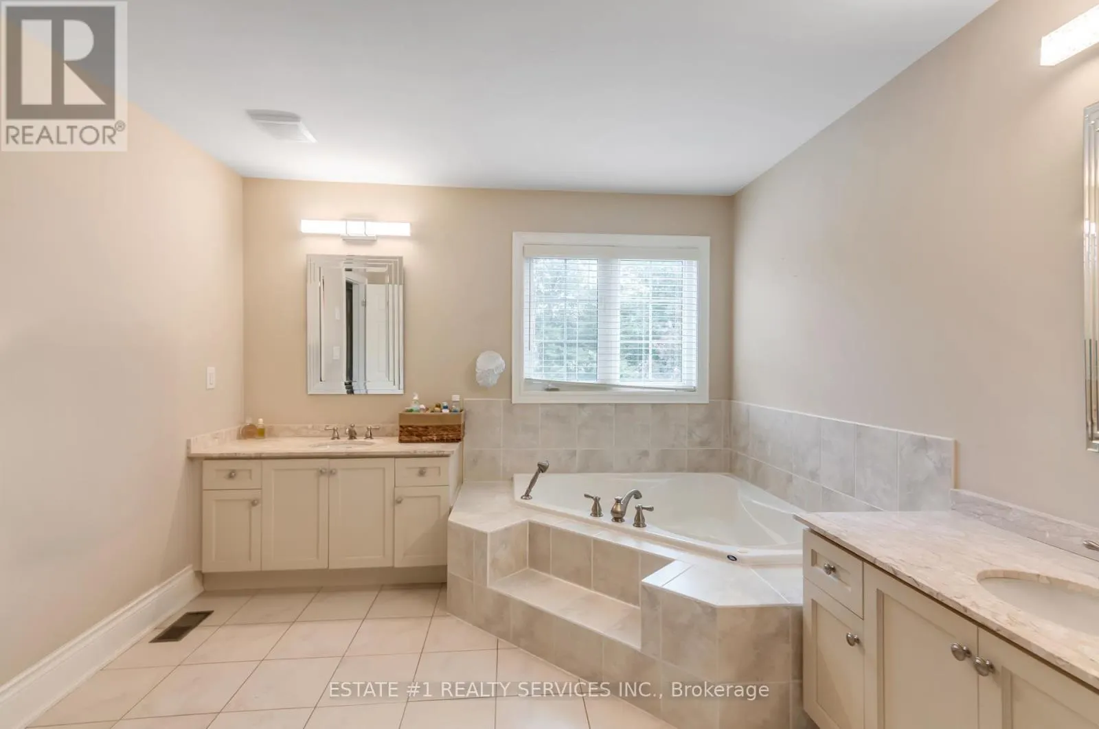 4 AGINCOURT CIRCLE