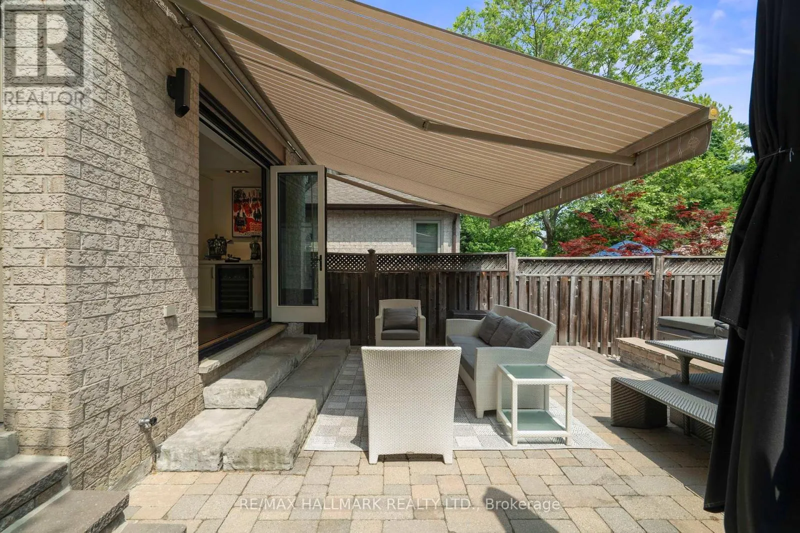 2092 PINEVALLEY CRESCENT