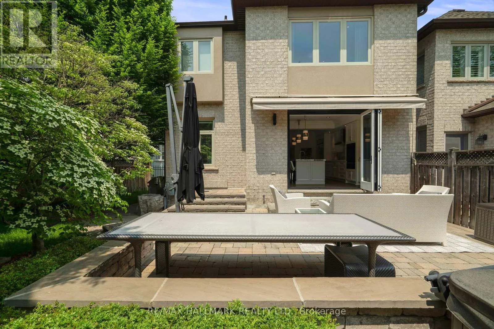 2092 PINEVALLEY CRESCENT