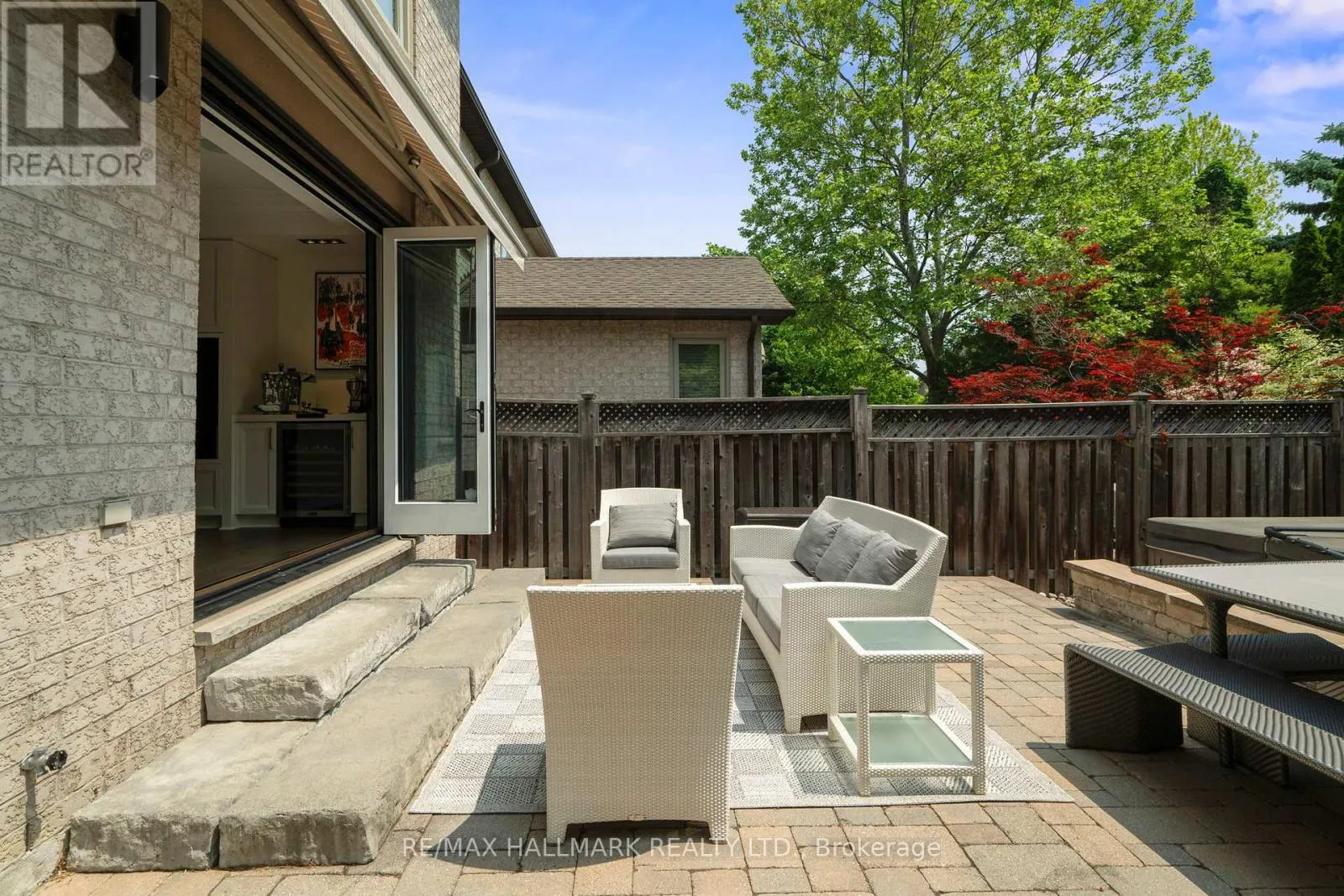 2092 PINEVALLEY CRESCENT